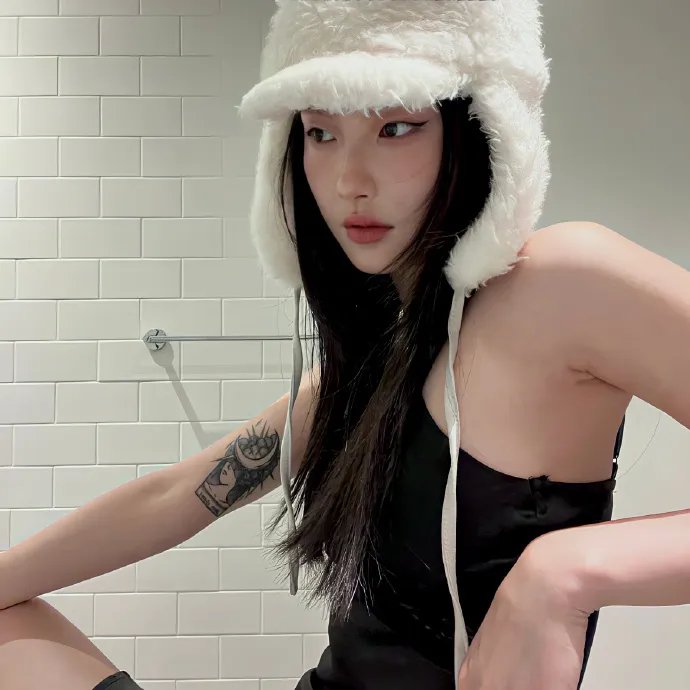 拿针的女孩 海报
